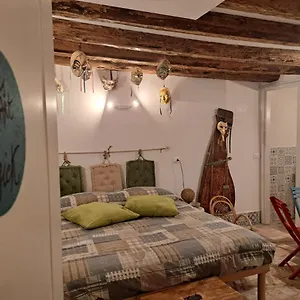 Kristj's Art Apartment Venice